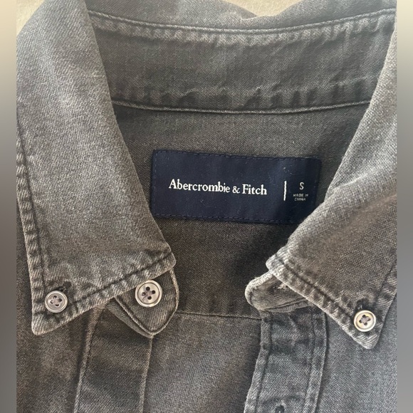Abercrombie & Fitch Charcoal Button Down Shirt Size Small - Picture 2 of 6